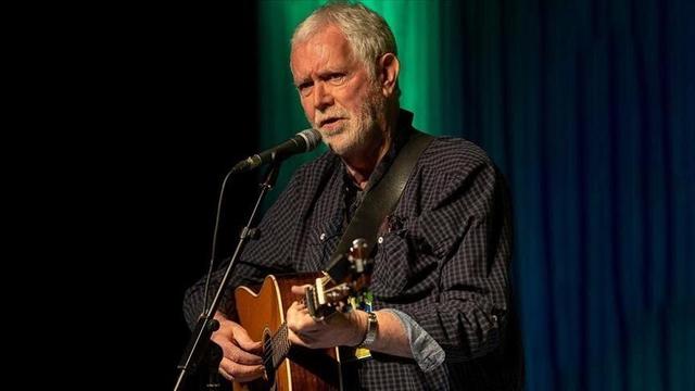 برنده یوروویژن ۱۹۹۴، جایزه خود را در اعتراض به حضور اسرائیل پس فرستاد