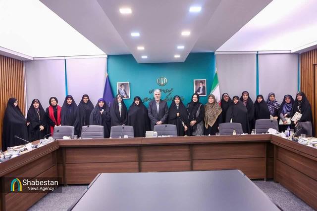 تقدیر وزیر فرهنگ از بانوان نویسنده‌ای که کتاب‌شان به تقریظ رهبر معظم انقلاب رسید