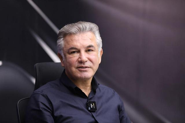 خبرورزشیگردی| اشتباه کردم؛ دیگر حاضر نیستم سرمربی پرسپولیس شوم/ خودم گفتم پنهانی برای پرسپولیس دنبال مربی بگردید