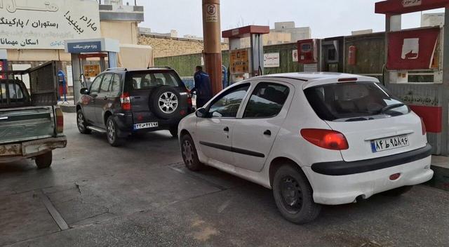 وضعیت عادی پمپ بنزین های استان سمنان