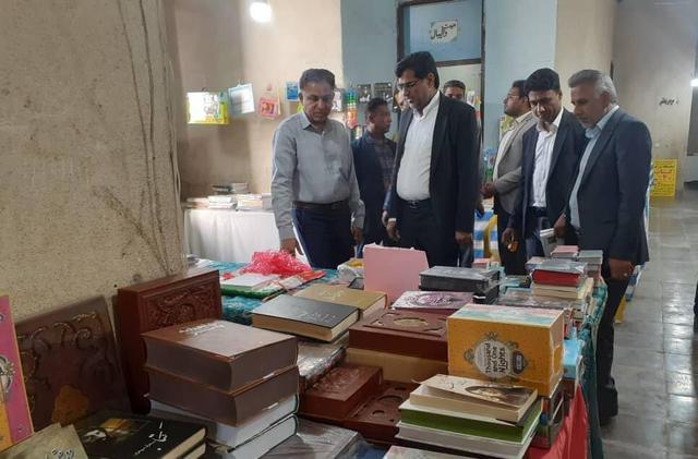 نمایشگاه کتاب در رودان افتتاح شد