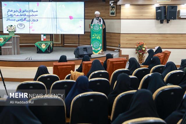 نشست رئیس سازمان تبلیغات اسلامی با بانوان همکار