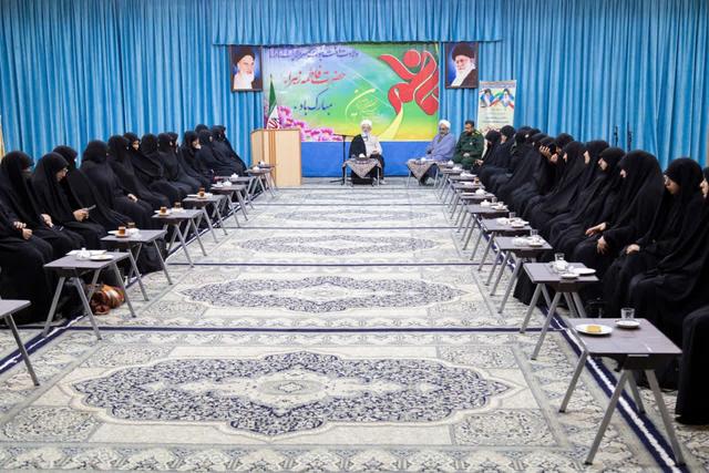 آیت الله ناصری: بانوان در تربیت نسل آینده از سیره فاطمی الگو بگیرند