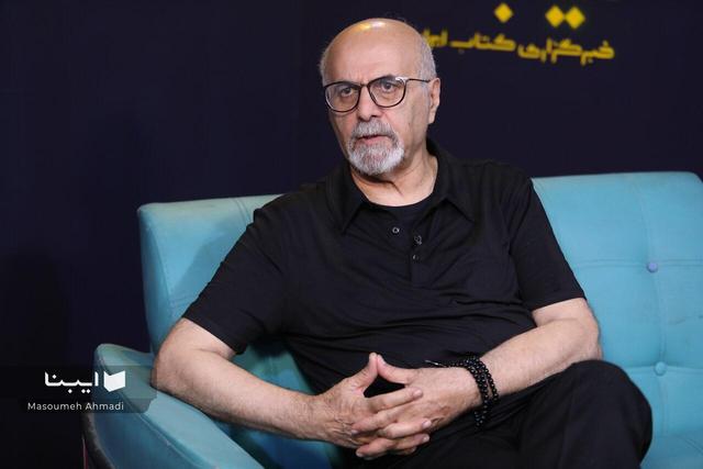 حافظ به عنوان شاعری که میخواهد ایرانی آزاد و بدون ریا بسازد اهمیت زیادی دارد