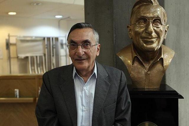 تالاری به نام کامران فانی در کتابخانه ملی نامگذاری شود