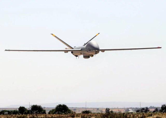 فرمانده نزاجا: توسعه یگانهای واکنش سریع پهپادی در جنوب شرق کشور انجام شد