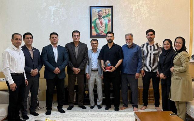 قهرمان پاراتکواندو استان بوشهر به دستور وزیر ورزش و جوانان تجلیل شد