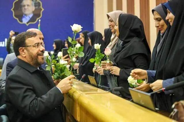 فارس در بهرهگیری از ظرفیت بانوان در عرصههای مدیریتی پیشتاز است