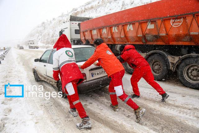 امدادرسانی به ۳۵ نفر گرفتار در کولاک شهرستان اندیکا