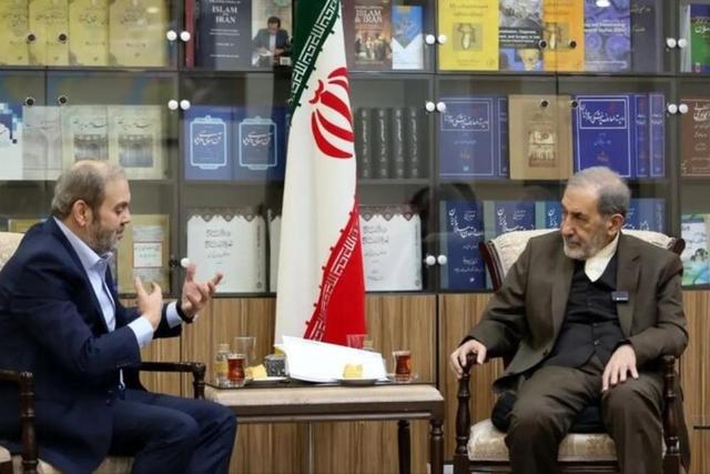 ولایتی: جمهوری اسلامی ایران با قاطعیت از حزب‌الله حمایت می‌کند