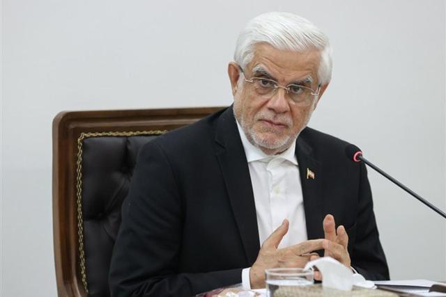 عارف: تولیدکنندگان شیر، قیمت را متعادل کنند