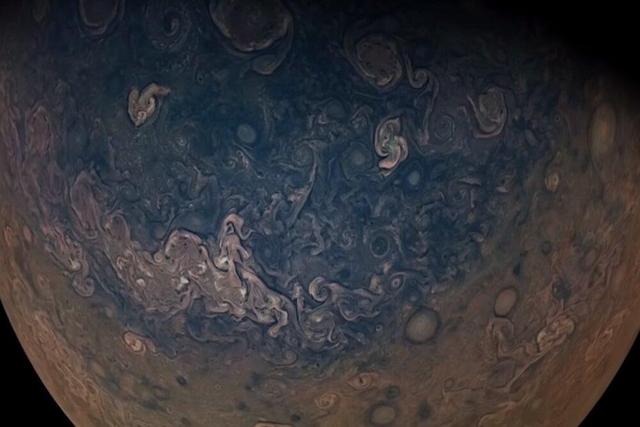 ویدئوی پرواز فضاپیمای «جونو» از نزدیک قمر مشتری