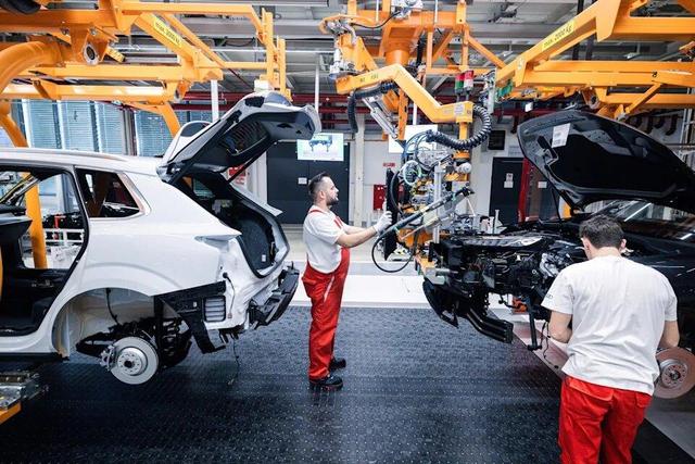 اتحادیه اروپا برای گذار به خودروهای پاک زمان می‌خرد