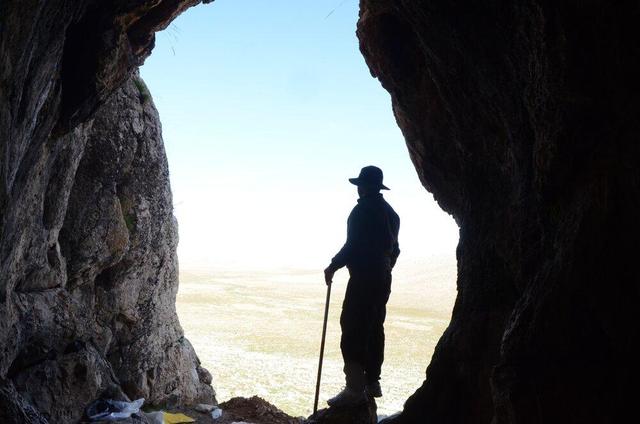 یک باستان شناس: حفاران غیرمجاز به جان غارهای پارینه سنگی افتادهاند