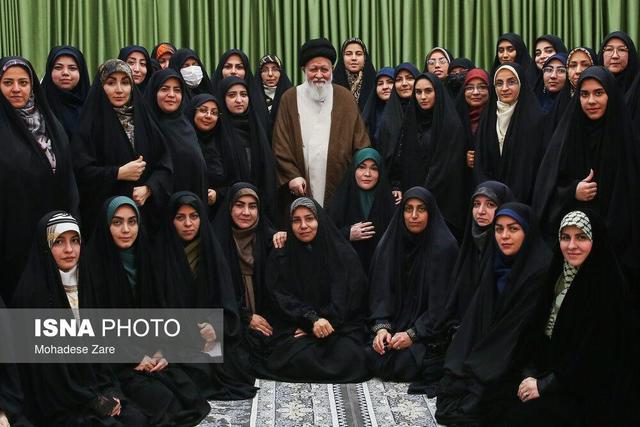 دیدار جمعی از بانوان خبرنگار با آیتالله علمالهدی - مشهد