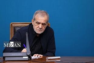 پیام تسلیت پزشکیان در پی درگذشت مادر ۳ شهید