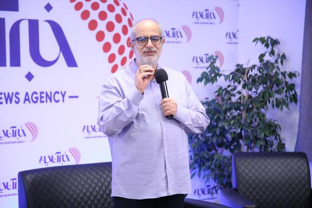 حسام الدین آشنا: توییتر و فیسبوک متهم ۸۸ هستند/ در عرض یک شب تا صبح، ایران می‌تواند بسته ترین اینترنت جهان شود