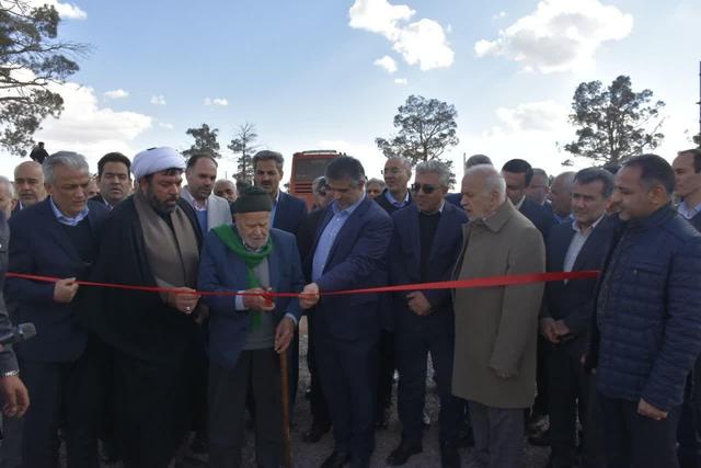 افتتاح نیروگاه ۲ مگاواتی و آغاز ساخت نیروگاه ۱۲ مگاواتی خورشیدی در زرندیه