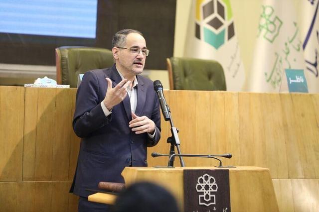 سیاستمدار موفق نیازمند اقتدار، صداقت و همدلی با مردم است