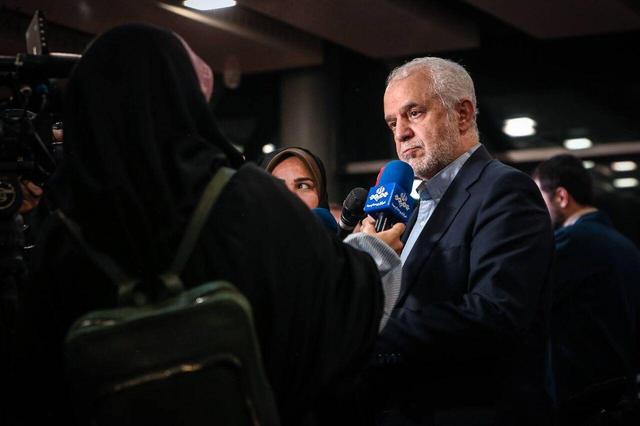 رئیس بنیاد شهید: سینما و هنر، گنجینه دفاع مقدس را در قاب تصویر بیاورند