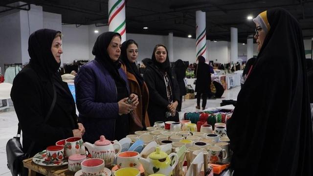 شرکت بیش از ۴۲ هنرمند صنایعدستی در نمایشگاه بانوان کارآفرین بجنورد