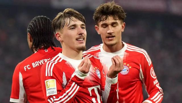 پدیده ۱۷ ساله بایرن مونیخ تاریخساز شد؛ لنارت کارل رکورد ۵۰ گل را شکست