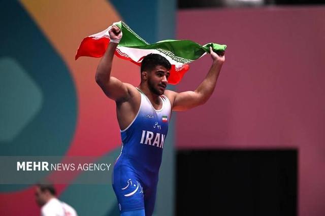 جایزه پدیده سال کشتی فرنگی به کشتیگیر ایرانی رسید