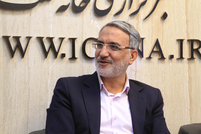 حضور معینی آرانی در نشست با فعالان اقتصادی/کاشان نیازمند ساختار اداری مستقل‌تر برای پاسخ به نیازهای صنعتی است