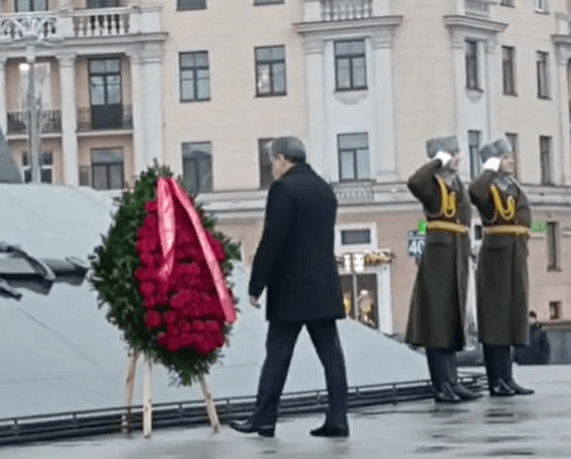 حضور وزیر امور خارجه کشورمان در یادمان سربازان گمنام بلاروس