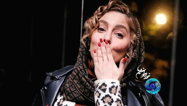 استایل جذاب «شیما محمدی» با بافت طرح پلنگی و شال برند (عکس)