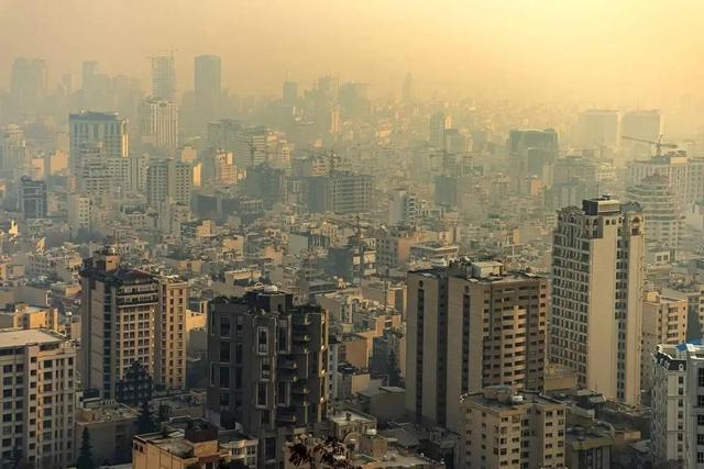 تهران در آستانه فروپاشی شهری؛ ساخت‌وساز بی‌ضابطه زندگی را سخت کرده است