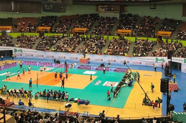 ثابت قدم: بودجه برای تعمیر سقف ۱۲ هزار نفری نداریم!