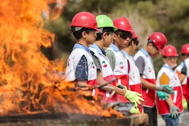 نهادینهسازی دانش امدادی در مدارس یزد با طرح ابتکاری هلال احمر