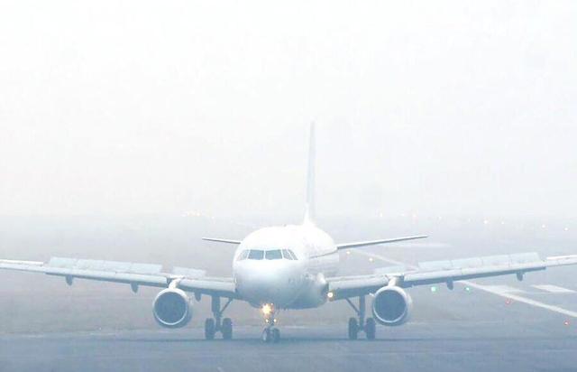 مه ۷ پرواز ورودی و خروجی فرودگاه اهواز را مختل کرد