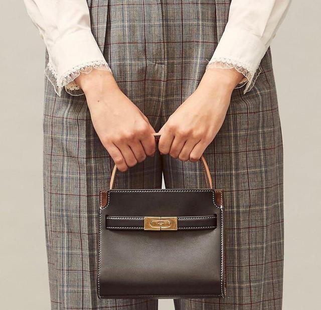 کیف محبوبی که میلیونها بازدید گرفت + عکس | نماد شیکپوشی نسل جدید را ببینید | بازگشت یک کیف کلاسیک به صدر ترندهای جهانی