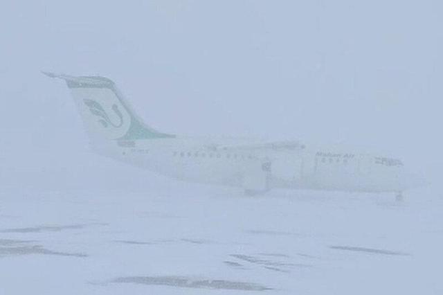 هشدار فرودگاه مشهد در پی پیش‌بینی بارش سنگین برف / مسافران قبل از عزیمت با اطلاعات پرواز تماس بگیرند