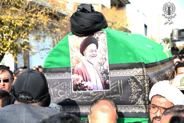 وداع سمنان با پدر معنوی شهر؛ تشییع باشکوه آیتالله سیدمحمد شاهچراغی بر دستان مردم