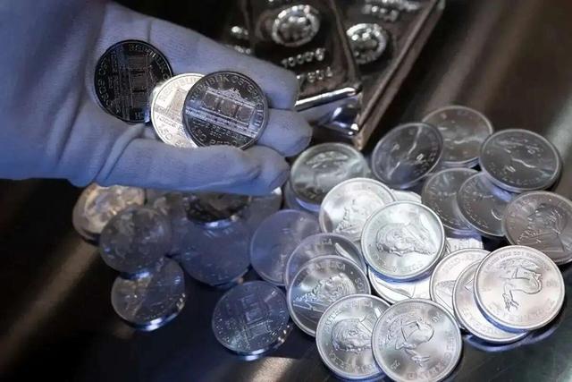 درخشش رقیب طلا در بازار/ خریداران چقدر سود کردند؟