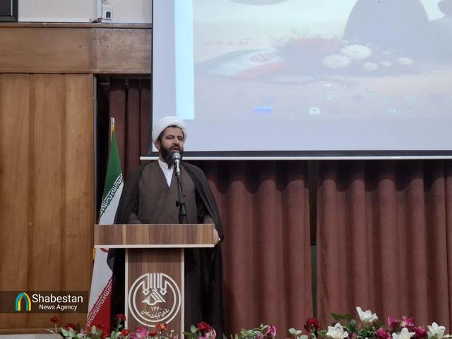 الگوی تربیتی حضرت زهرا(س) راهبردی برای سامانبخشی جامعه است