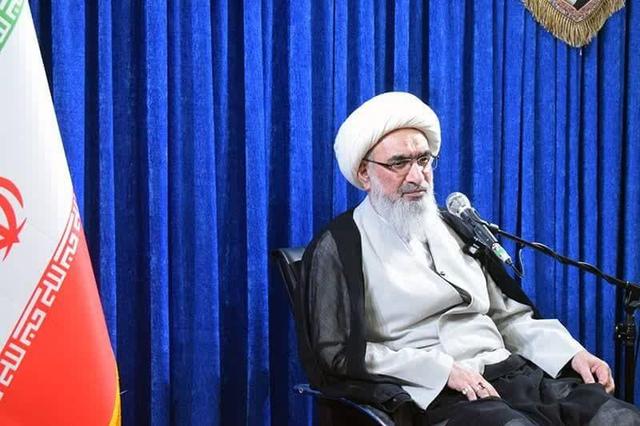 امام جمعه بوشهر: طراحی برنامههای متنوع دانش آموزی در اعتکاف ضروری است