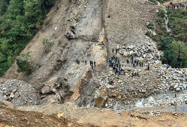 ۳ نفر در اثر رانش زمین در گذرگاه کوهستانی در شمال ویتنام مدفون شدند