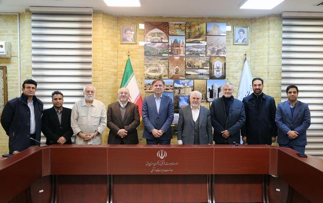 دیدار استاندار بوشهر با علی دارابی پیرامون پرونده ثبت جهانی بندر سیراف