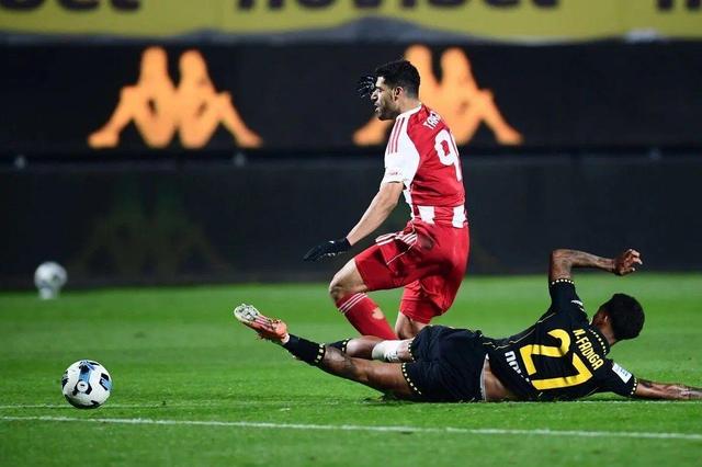 تساوی المپیاکو با ۲ اخراجی؛ سهم طارمی در یک کارت قرمز