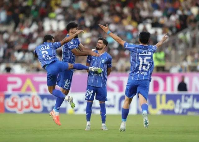 استقلال با روزبه و رامین به مصاف خیبر می‌رود