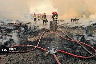 حریق گسترده در مرکز دپو پالت های چوبی یزد