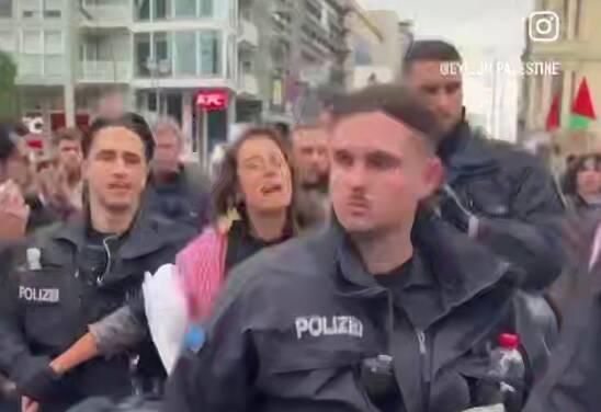 ژست حمایت از حقوق زنان در غرب