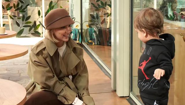 آرزوی بزرگ «مینا مختاری» برای فرزندش؛ همسر بهرام رادان از سختی و شیرینی مادرانگی گفت‌ (عکس)