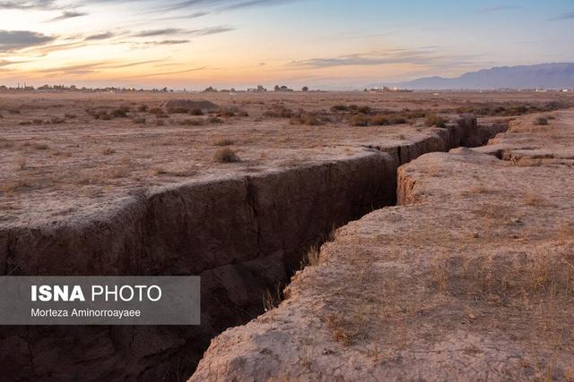 فرونشست خراسان رضوی ۵ برابر استان فارس/ زنگ خطر برای «مرگ آبخوانها»
