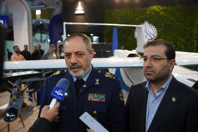 تاکید وزیر دفاع بر توسعه همکاری با شرکتهای فناور