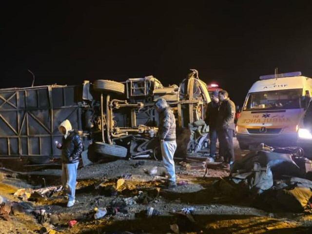 جزئیات تصادف مرگبار اتوبوس و تاکسی در جاده نطنز